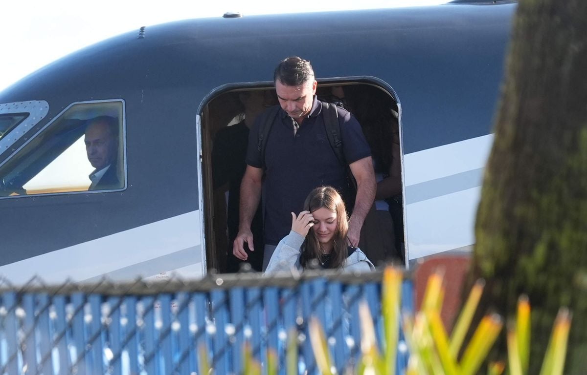 Flavio Bolsonaro a quitté le Brésil via l’Argentine avant d’arriver aux États-Unis, suscitant des demandes d’explications de Brasilia, Buenos Aires et de parlementaires américains