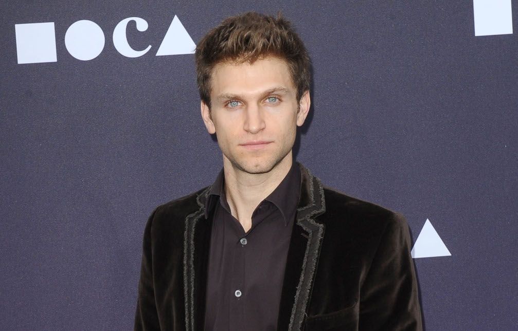 Keegan Allen donne de ses nouvelles après un vol à main armée