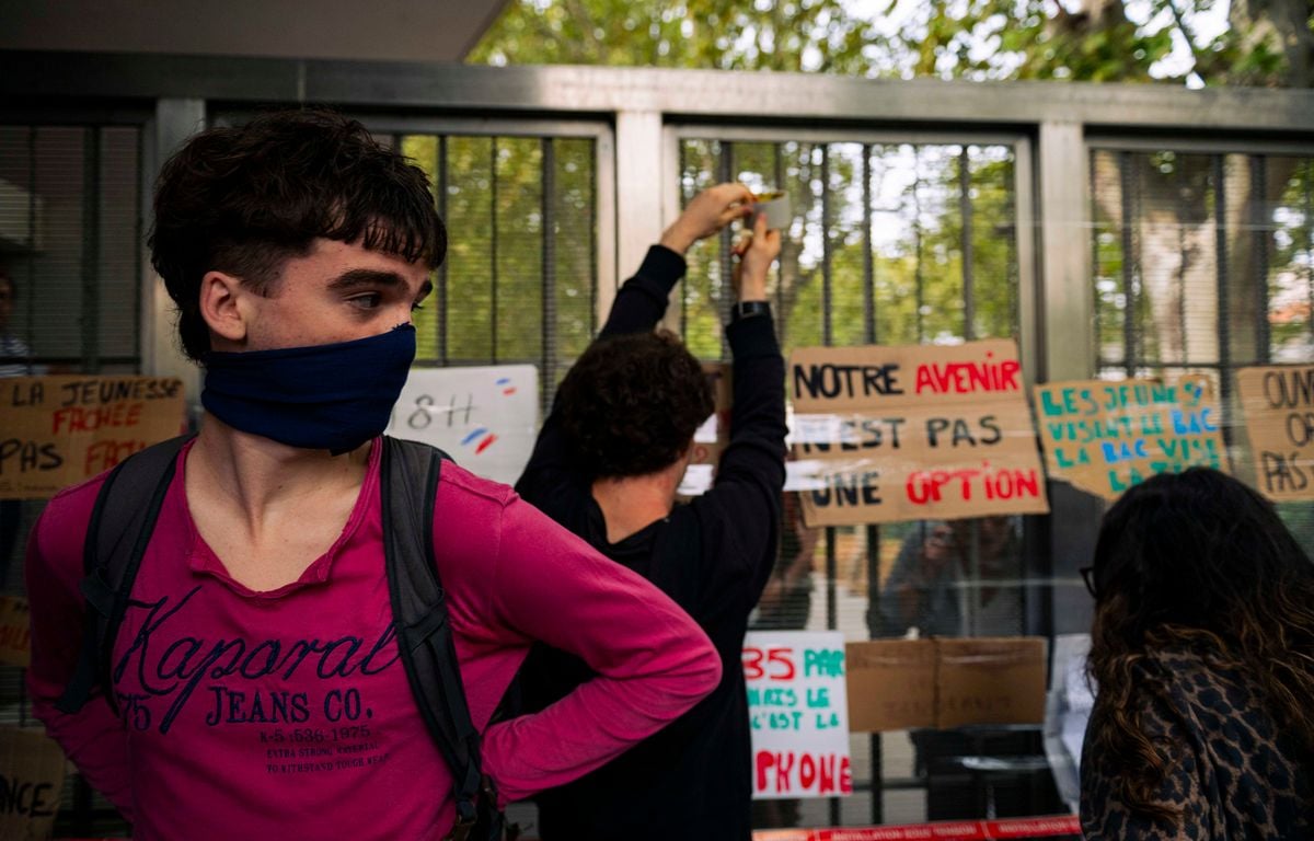 Lycées bloqués, Bolsonaro en tête au Brésil et France-Belgique en bref