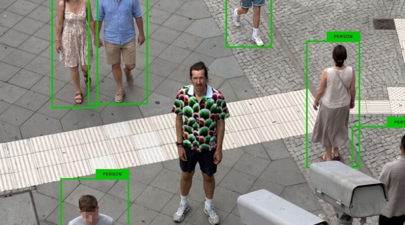 Mobilisation du 17 octobre : les vêtements anti-IA camouflent-ils les manifestants de la surveillance algorithmique