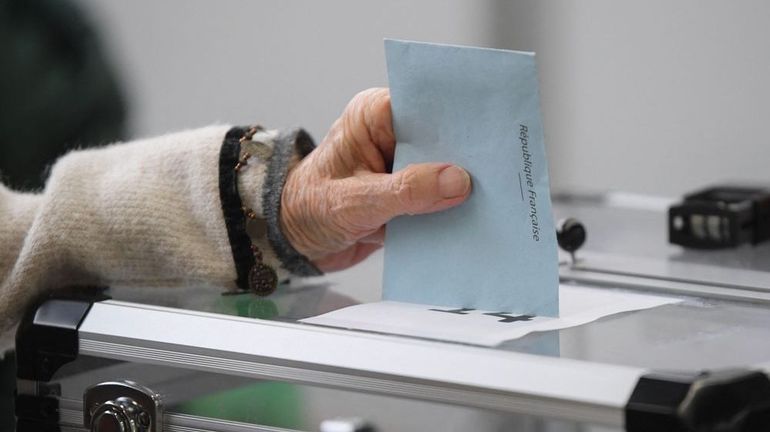Présidentielle française : les experts doutent qu’elle puisse sortir le pays de la crise politique et sociale