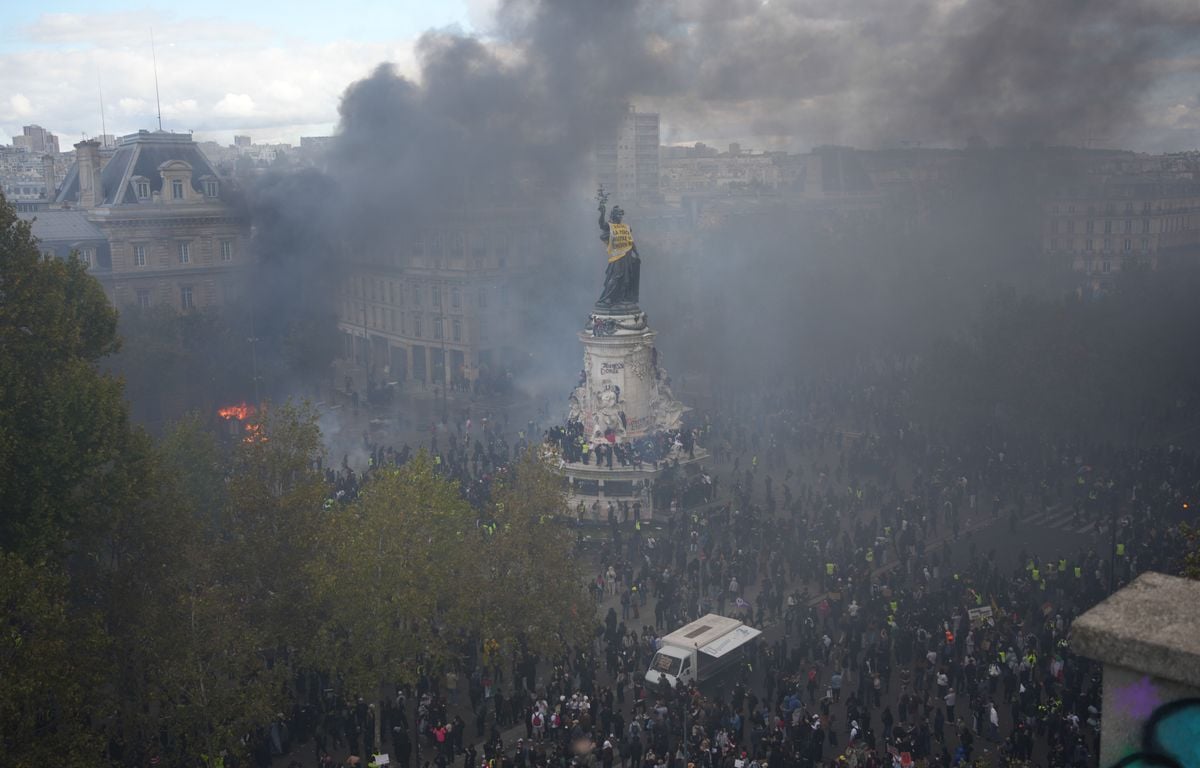 Violences du 17 octobre : le droit de manifester menacé jusqu’en 2027
